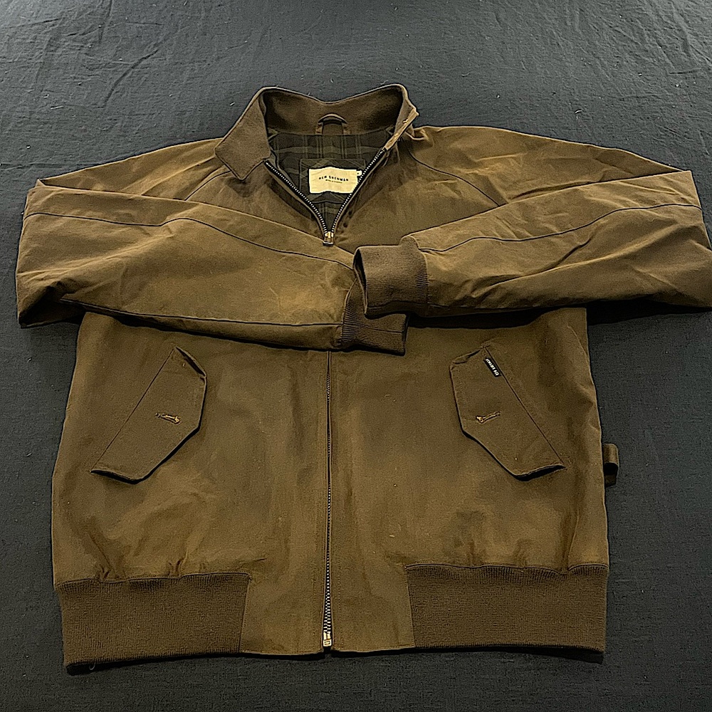 IN GREAT CONDITION! Ben Sherman Harrington Jacket in Olive Green. Size M.